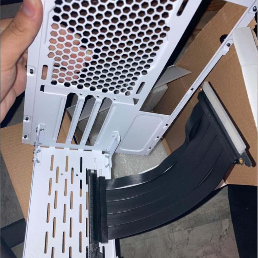 Computer Stuff* Lian Li pcie4 vertical bracket  and usb c Tilted cable